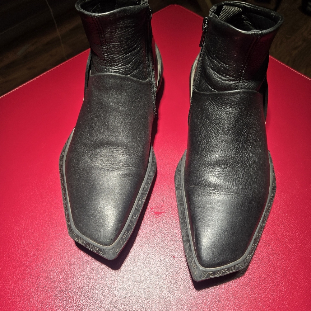 Fluevog x Star Trek: Strange New Worlds™ Cadet boots 6.5 - Picture 6 of 7
